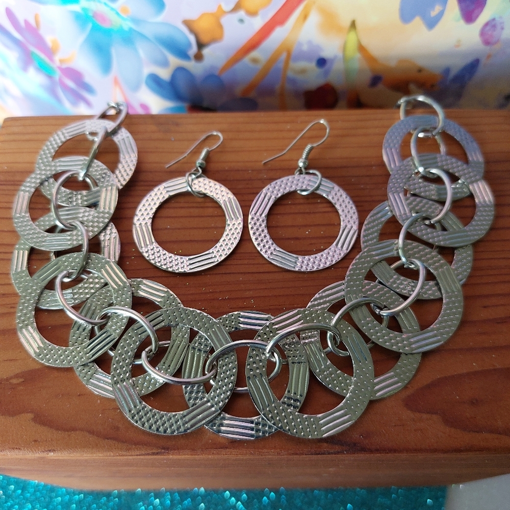 Paparazzi Etched Circle Necklace and Pierced Earrings Set, Estate Jewelry